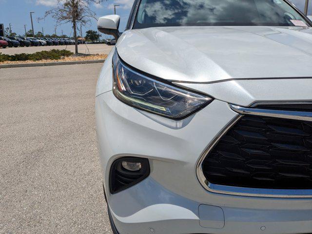used 2022 Toyota Highlander car, priced at $38,888