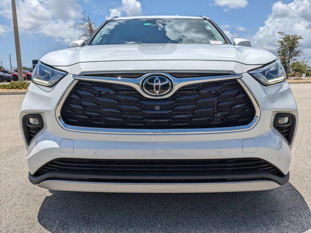 used 2022 Toyota Highlander car, priced at $38,888