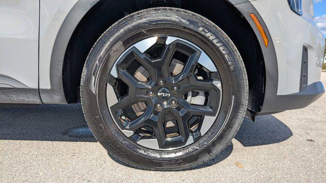 used 2025 Kia Sorento car, priced at $31,490