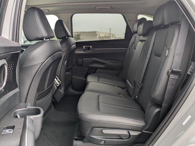 new 2025 Kia Sorento car, priced at $33,273