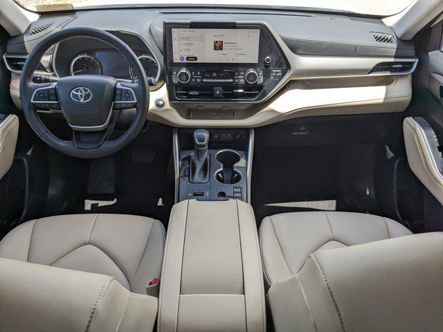 used 2023 Toyota Highlander car, priced at $39,991