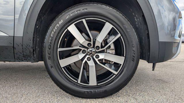 used 2022 Volkswagen Atlas car, priced at $20,996