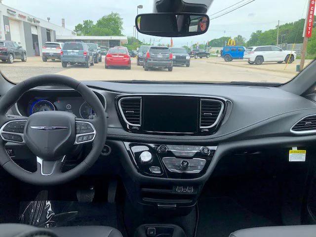 new 2025 Chrysler Pacifica car, priced at $44,940