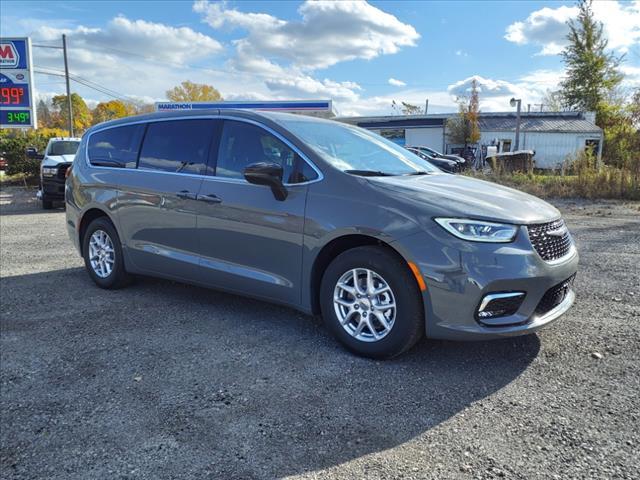 new 2025 Chrysler Pacifica car, priced at $43,722