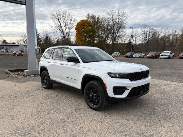 new 2025 Jeep Grand Cherokee car, priced at $46,135