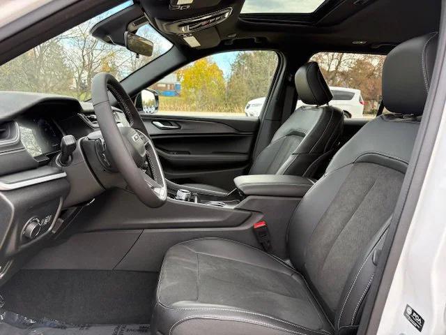 new 2025 Jeep Grand Cherokee car, priced at $46,135