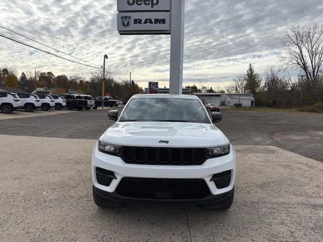 new 2025 Jeep Grand Cherokee car, priced at $46,135