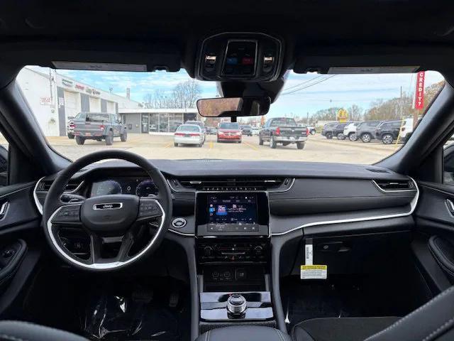 new 2025 Jeep Grand Cherokee car, priced at $46,135