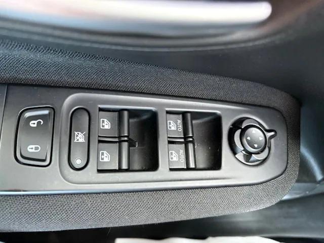 used 2021 Jeep Renegade car, priced at $22,900