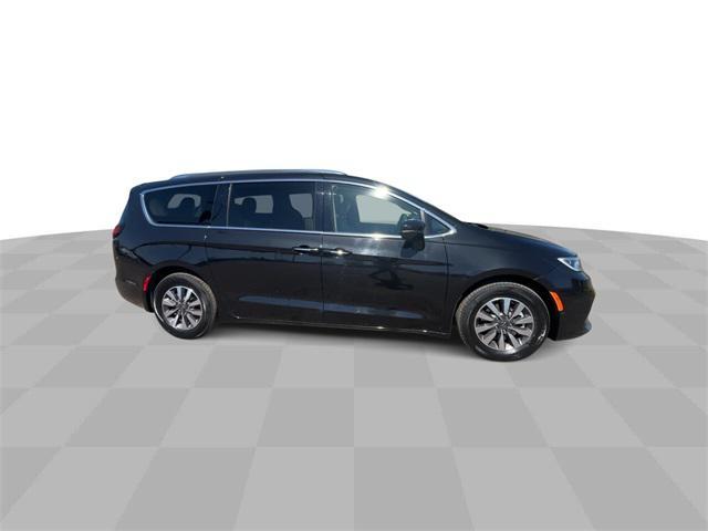 used 2021 Chrysler Pacifica Hybrid car, priced at $23,249