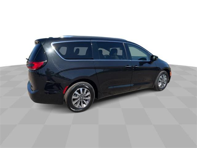 used 2021 Chrysler Pacifica Hybrid car, priced at $23,249