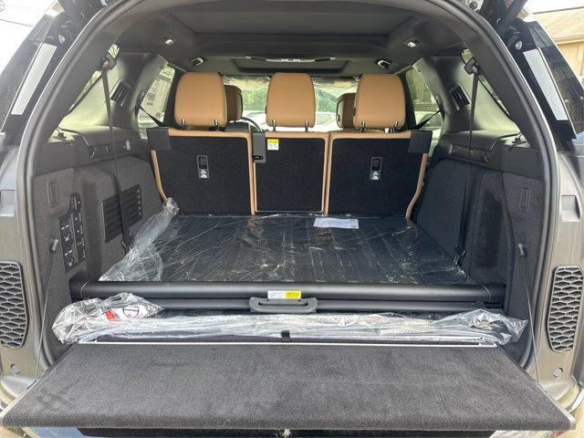new 2025 Land Rover Discovery car, priced at $77,393