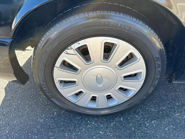 used 2007 Ford Crown Victoria car, priced at $5,990