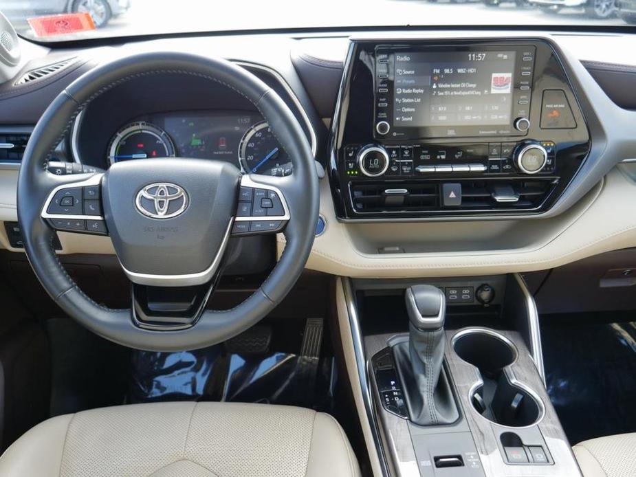 used 2022 Toyota Highlander Hybrid car, priced at $40,461