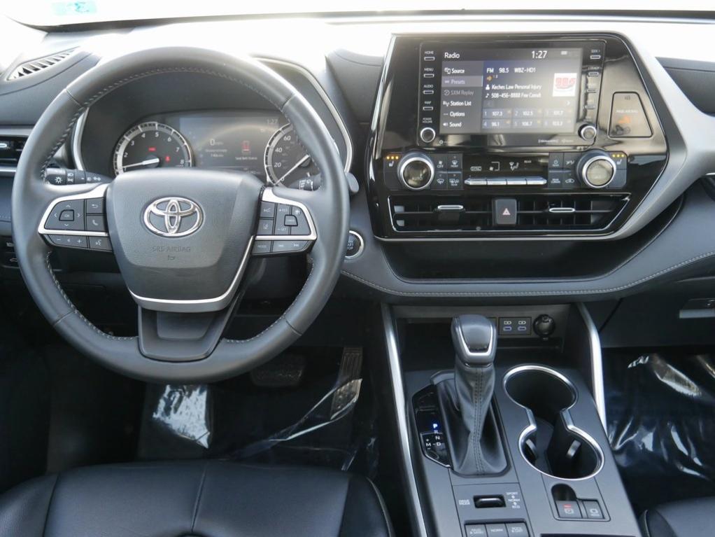 used 2022 Toyota Highlander car, priced at $35,060