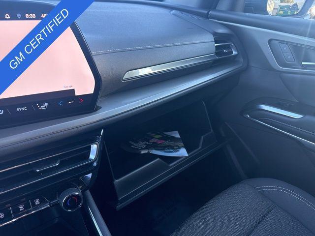 used 2025 Chevrolet Traverse car, priced at $37,988