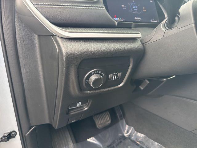 used 2024 Jeep Grand Cherokee car, priced at $28,495