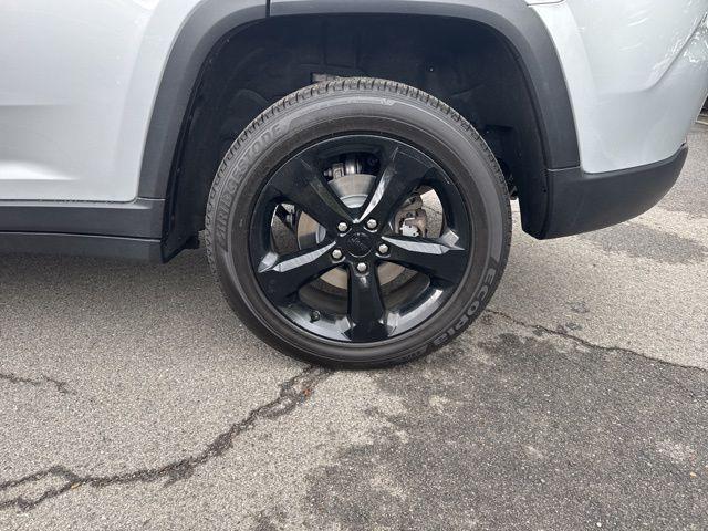 used 2024 Jeep Grand Cherokee car, priced at $28,495