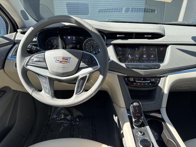 new 2025 Cadillac XT5 car, priced at $59,390