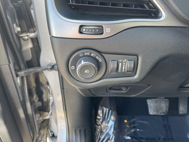 used 2020 Jeep Cherokee car, priced at $18,495