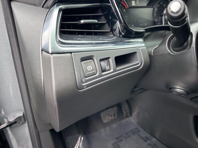 used 2025 Cadillac XT5 car, priced at $39,989