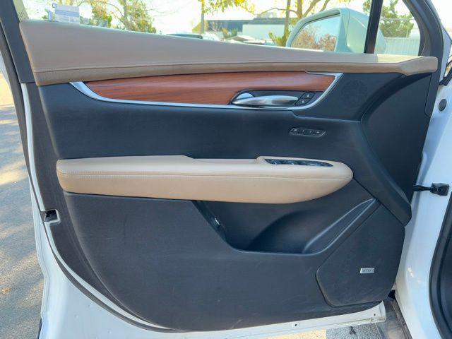 used 2017 Cadillac XT5 car, priced at $15,500