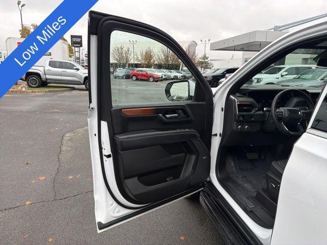 used 2025 GMC Yukon XL car, priced at $73,989