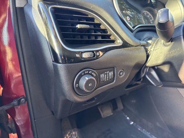 used 2020 Jeep Cherokee car, priced at $12,989