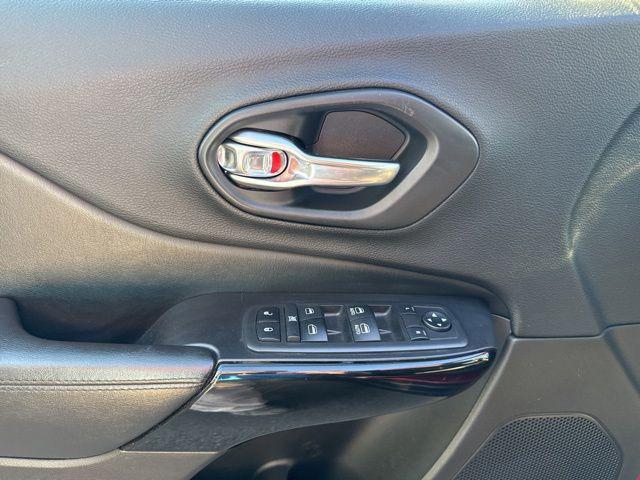 used 2020 Jeep Cherokee car, priced at $12,989