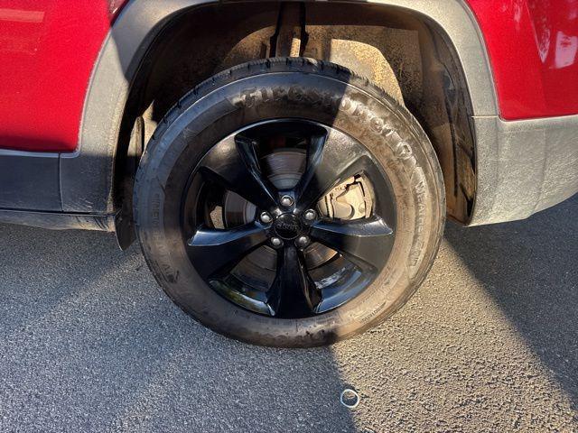 used 2020 Jeep Cherokee car, priced at $12,989