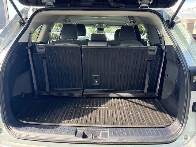 used 2022 Toyota Highlander car, priced at $28,989