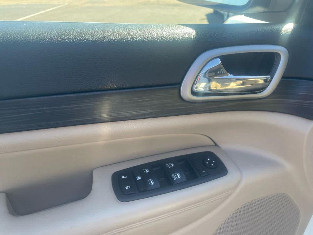 used 2022 Jeep Grand Cherokee car, priced at $24,807