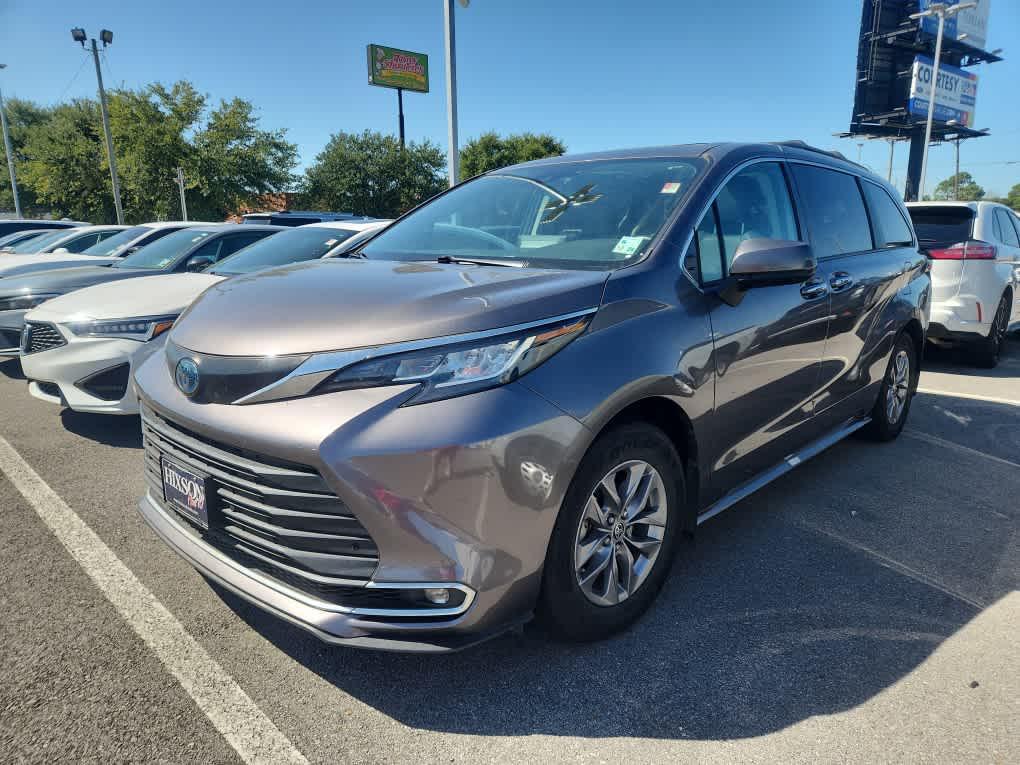 used 2023 Toyota Sienna car, priced at $37,889