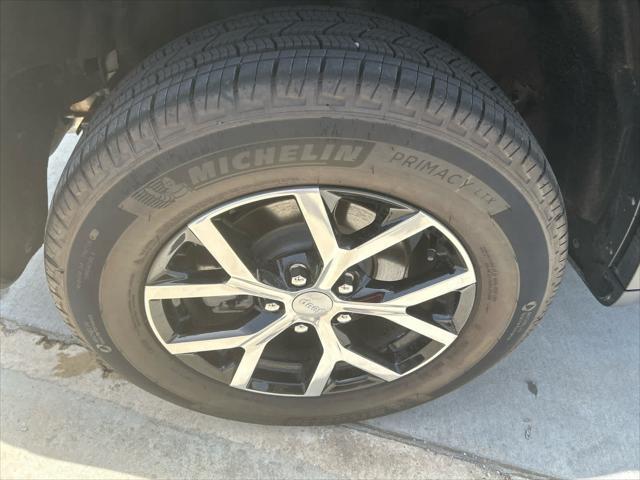 used 2025 Jeep Grand Cherokee car, priced at $44,985