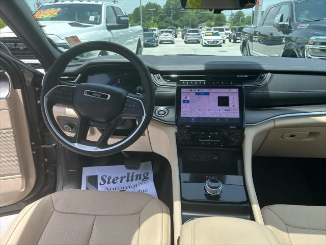 used 2025 Jeep Grand Cherokee car, priced at $44,985