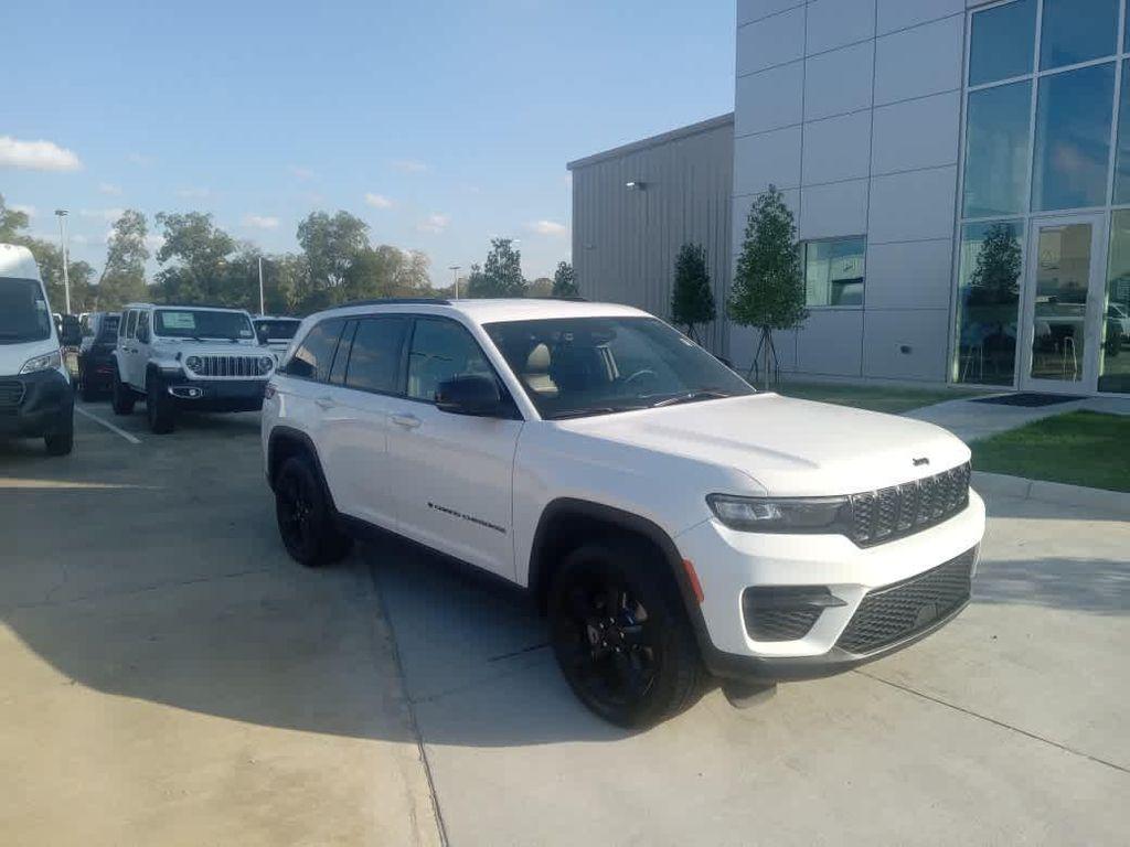used 2024 Jeep Grand Cherokee car, priced at $30,495