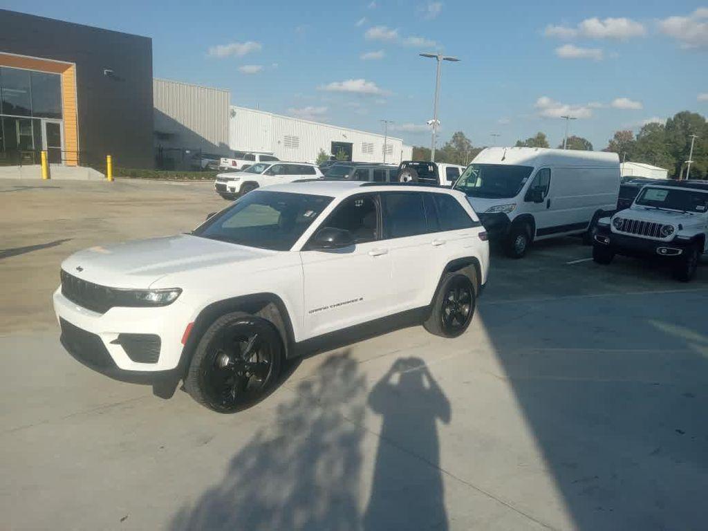 used 2024 Jeep Grand Cherokee car, priced at $30,495