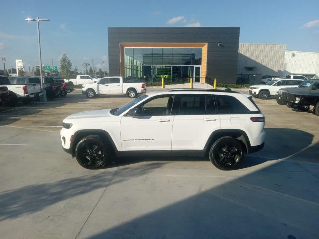 used 2024 Jeep Grand Cherokee car, priced at $30,495
