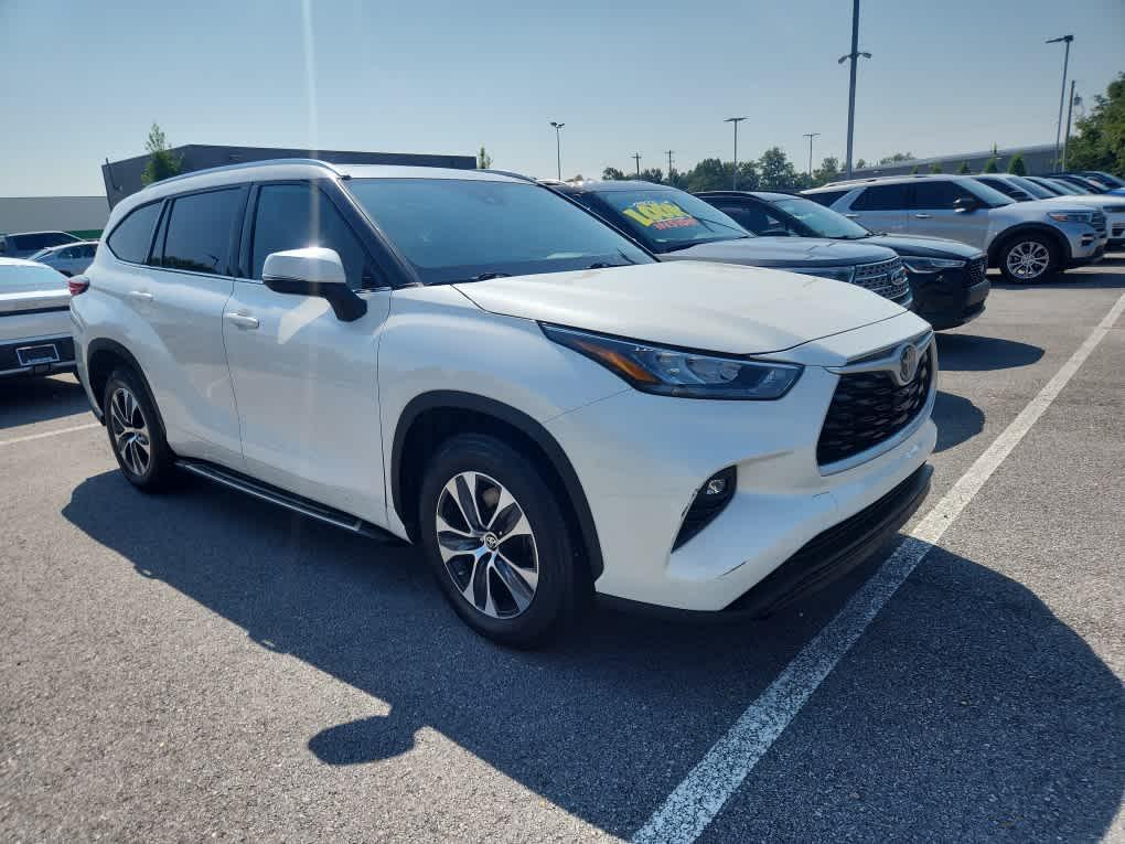 used 2020 Toyota Highlander car, priced at $28,657