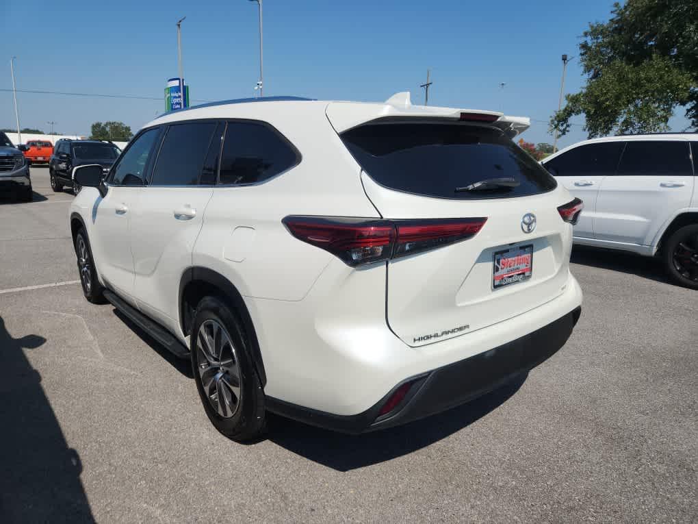 used 2020 Toyota Highlander car, priced at $28,657
