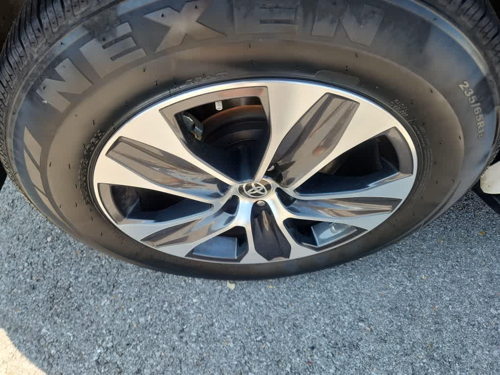 used 2020 Toyota Highlander car, priced at $28,657