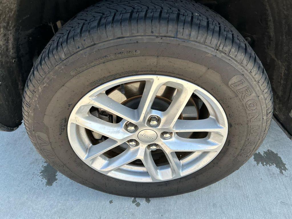 used 2023 Jeep Grand Cherokee L car, priced at $27,595