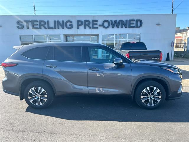 used 2022 Toyota Highlander Hybrid car, priced at $39,990