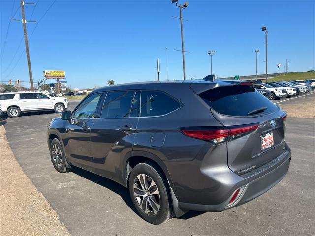 used 2022 Toyota Highlander Hybrid car, priced at $39,990