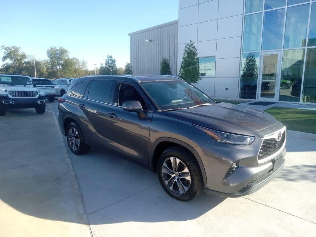 used 2021 Toyota Highlander car, priced at $27,988