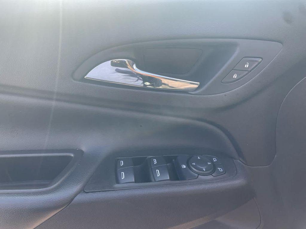 used 2024 Chevrolet Equinox car, priced at $21,600