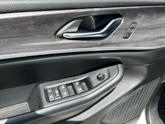 used 2024 Jeep Grand Cherokee car, priced at $32,700