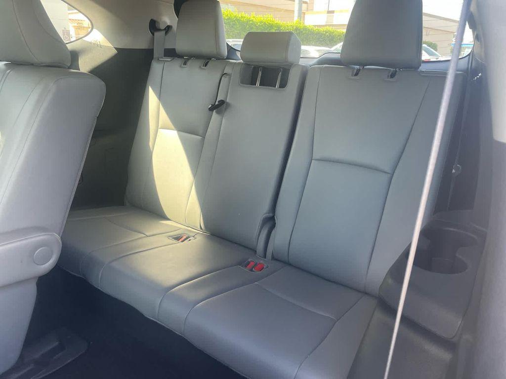 used 2024 Toyota Highlander car, priced at $40,990