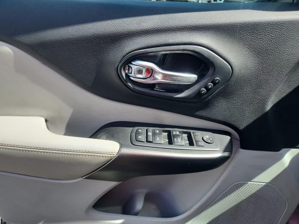 used 2019 Jeep Cherokee car, priced at $21,463