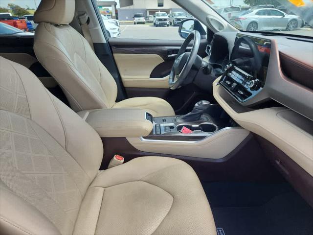 used 2021 Toyota Highlander car, priced at $36,552